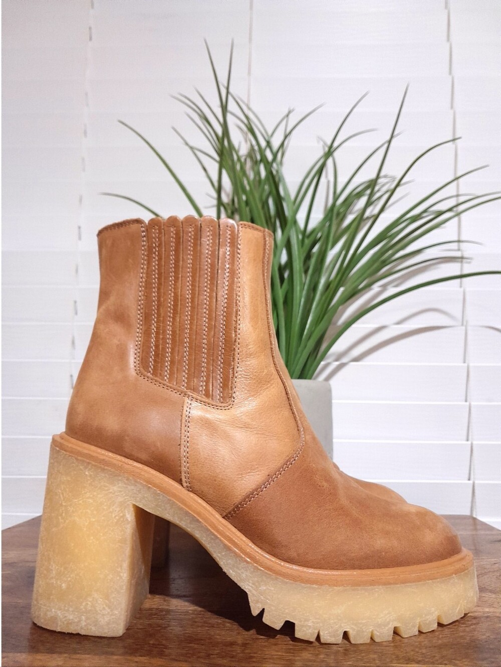 Free People brown leather pull on James Chelsea boots 7.5 EU38 stretchy shaft